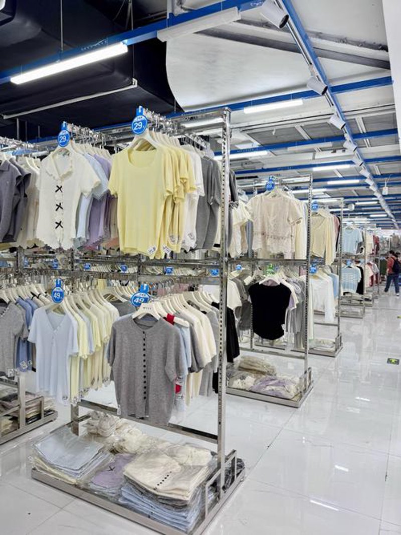 揭秘中国小商品之都—义乌：探寻全球服装市场的动态趋势与机遇