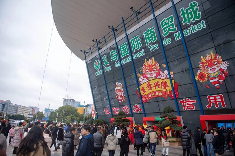 义乌服装店：时尚前沿的小城经济